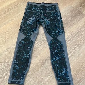 Lululemon leggings with mesh backing | size 6